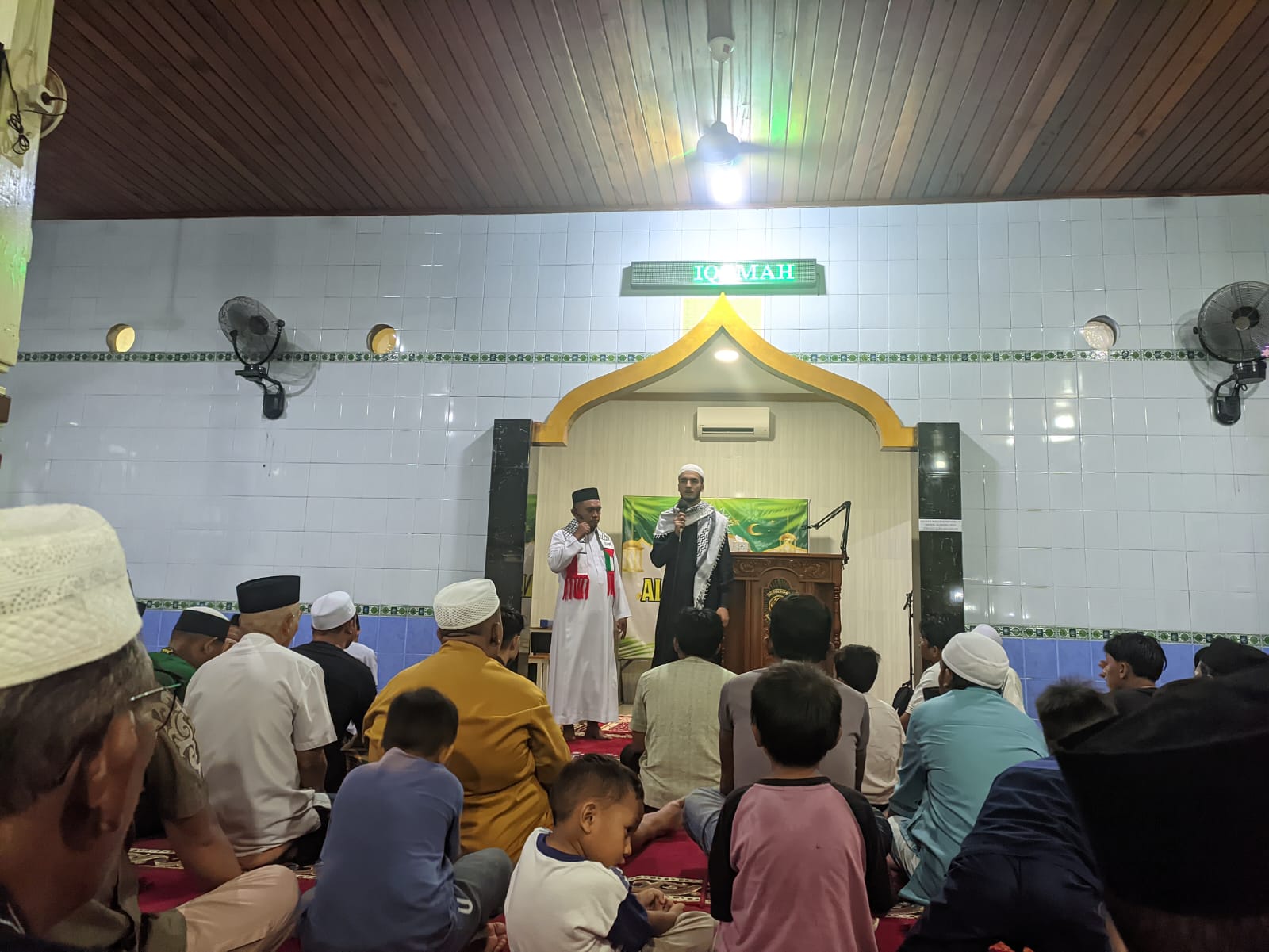 H. Kiman Dama Jadi Penerjemah Syekh Palestina di Masjid Al-Mujahidin: Momentum Ramadhan Sebagai Bulan Mulia dan Berbagi